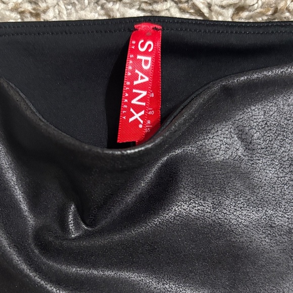 SPANX Glossy Black Leggings - Picture 2 of 3